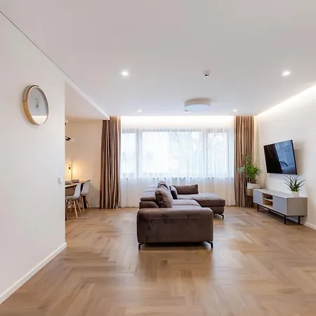 3 Bedroom Apart/24h Self Check In/free Parking/up To 6 People/ Apartment *